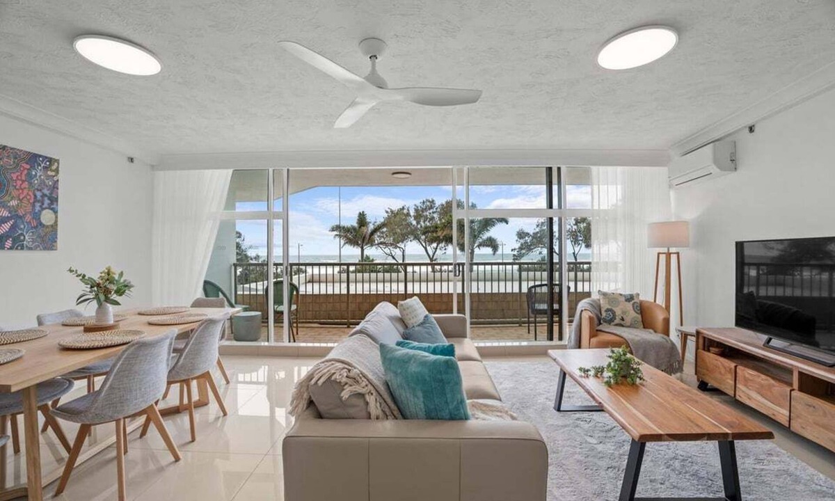 Surfers Paradise Resort | Beachfront Family Holiday | Prime Location