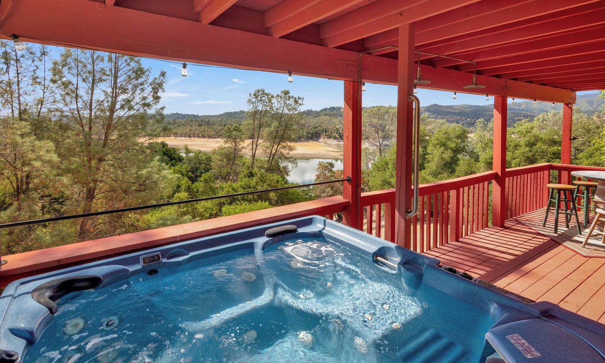 Oak Shores House | Game Room + Bar + Lake Views | Gated Marina + Mini Golf | Naci Lakeview Retreat