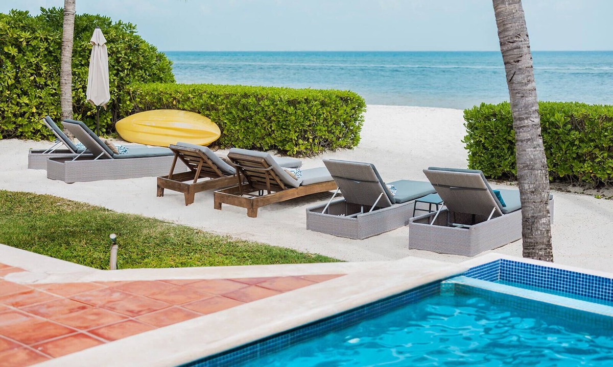 Zona Hotelera Norte Villa | Grace-Exquisite Beachfront Villa on Pristine Sandy beach