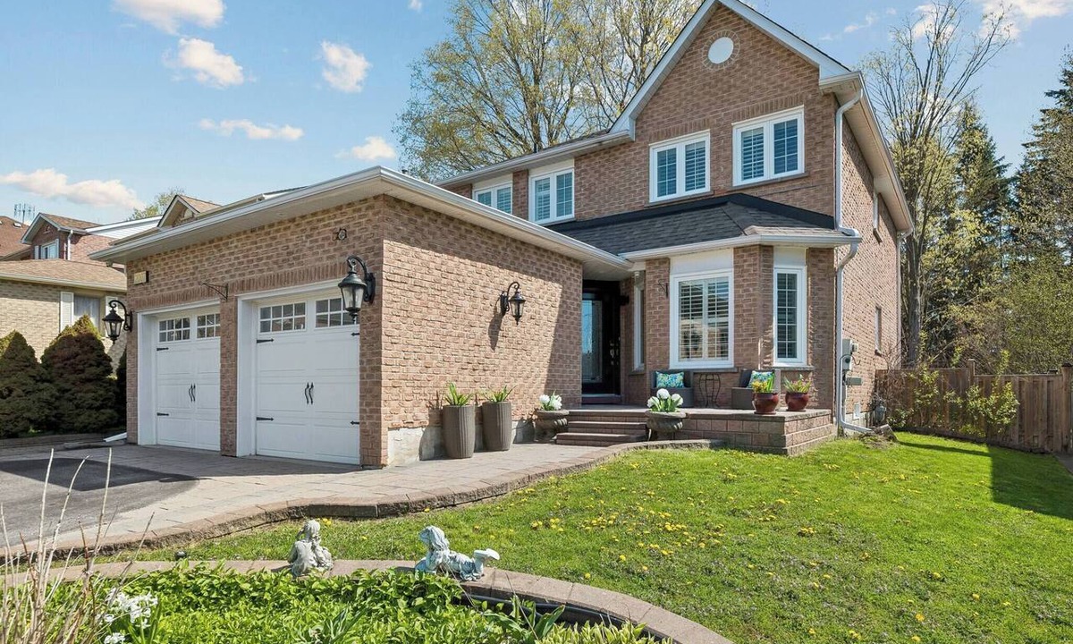 Pickering House | Modern Comforts, Quiet Neighborhood, Free 02 Parking