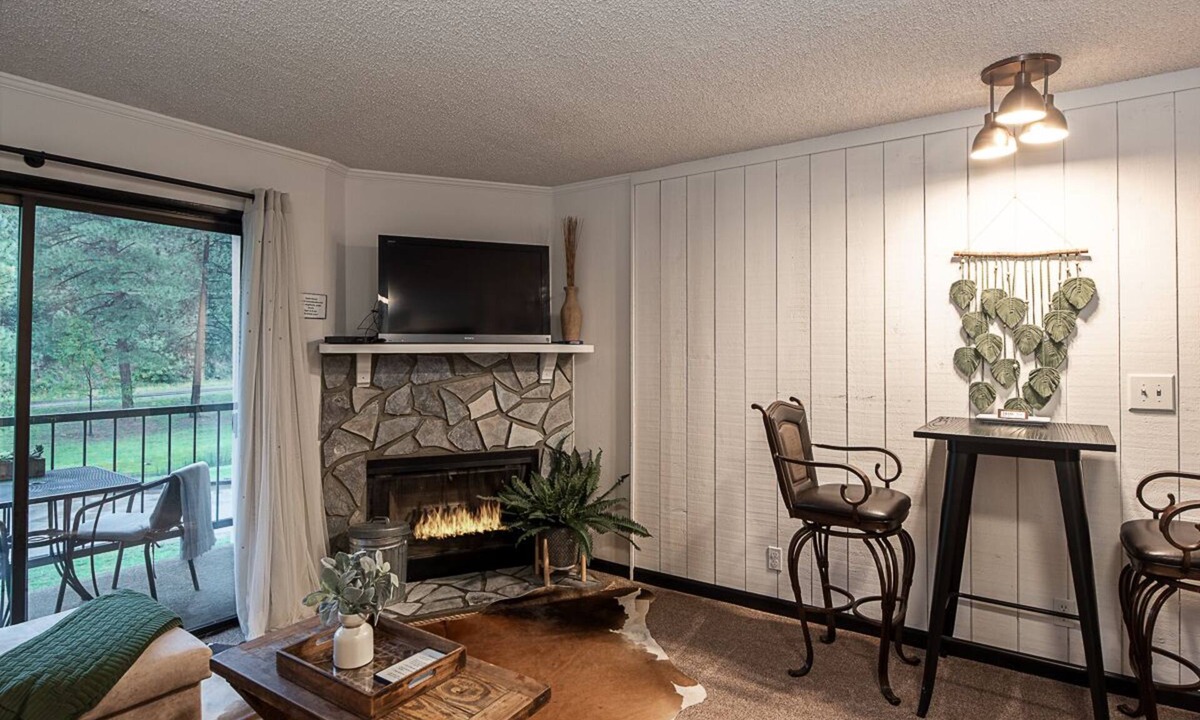 Ruidoso Condo | Relax in the mountains and enjoy golf, hiking, skiing, and Inn of the Mt. Gods!