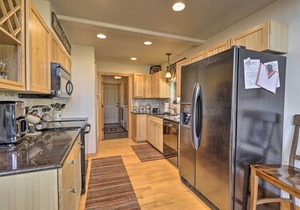 Deck, Bar & Mtn Views: Grand Granby Retreat! in Granby