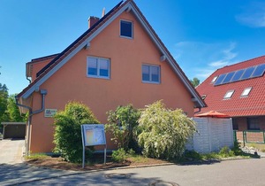 Modern apartment no. 3 with balcony, sauna in the house, garden - Ferienwohnungen am Wald - in Glowe