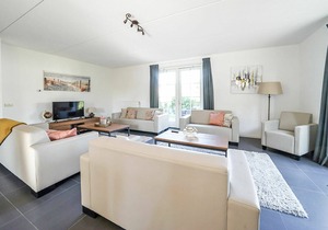 Nice apartment in villa for 12 guests with WIFI, pool, TV, terrace and parking in Heide