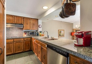 Oceanfront Complex With 2 Pools, Tennis Courts, and Expansive Ocean Views - 10-104 in Kailua-Kona