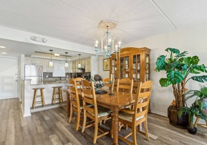 Updated 3rd Floor, 2 Bed/2 Bath Oceanfront condo sleeps 6. Beach view balcony & pool in Fernandina Beach