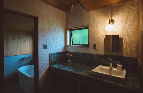 Hokuto House | ëighten Private Guesthouse Yoga Retreat 一棟貸切古民家宿エイテン