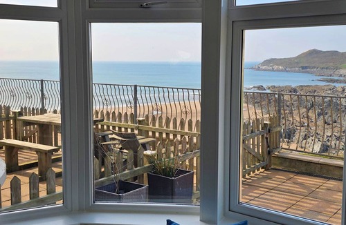 Mortehoe Apartment | 3 bedroom Woolacombe seafront property with stunning sea views