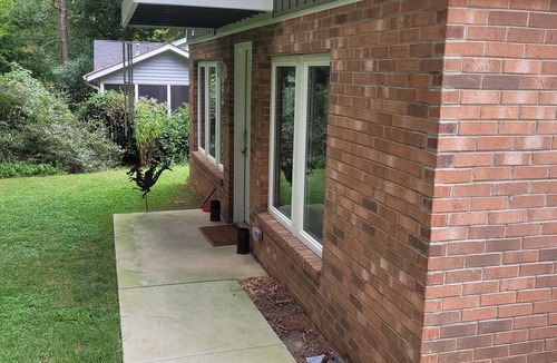 Meredith Woods Apartment | ADA King near Crabtree, PNC Arena, State Fairgrounds, NCMA