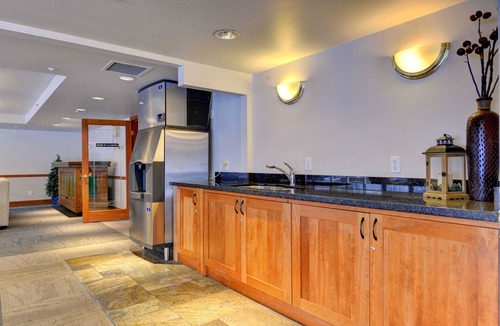 Upper Village Condo | Aspens #412 Prime Ski-in Ski-out Location! Pool, Hot tubs, BBQ, sleeps 6