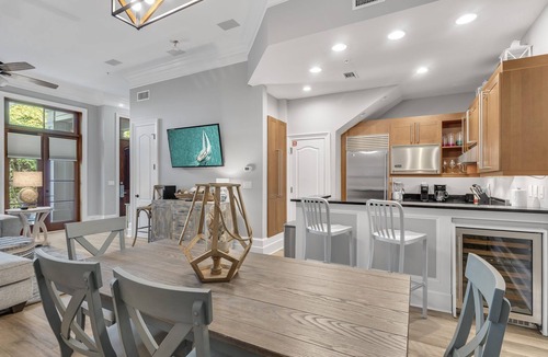 Baytowne Wharf House | Bay Views ~ Viking Appliances ~ Gated Courtyard