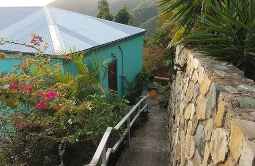 Upper Carolina Villa | Central: close to public transpertation beaches and trails of the National Park