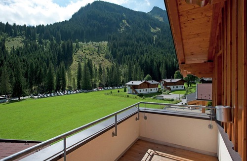 Hinterglemm Ski Chalet | Chalet in Saalbach with Parking