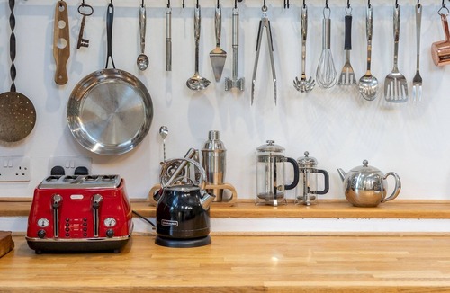South Leigh House | Charming Pet-Friendly Family Cottage in Eynsham - Pass the Keys