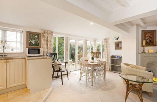 Chipping Campden Cottage | Cornerstone Cottage - a cotswold cottage that sleeps 2 guests in 1 bedroom