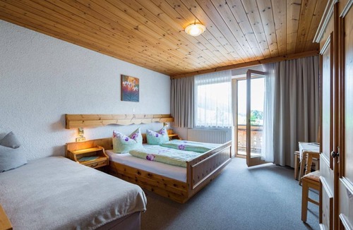 Weerberg Bed & Breakfast | Dreibettzimmer mit Balkon - Ferienpension Steiner