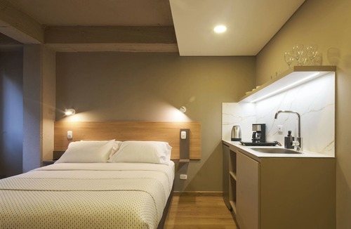 Financial District Apartment | letoH 64