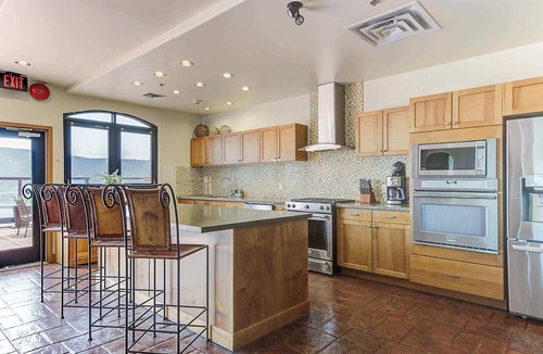 Central Okanagan Villa | Luxury Okanagan Mansion - Weddings, Retreats & Family Gatherings