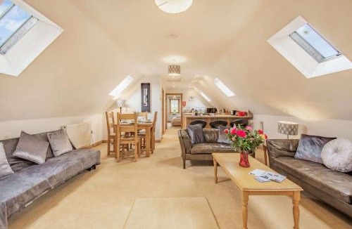 Bourton-on-the-Water House | Rainbow Barns