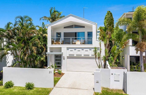 Alexandra Headland House | Retreat in the Heart of Alex - 3BR sleeps 8, Pool