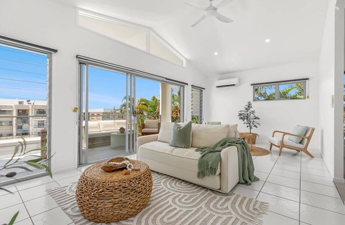 Alexandra Headland House | Retreat in the Heart of Alex - 3BR sleeps 8, Pool