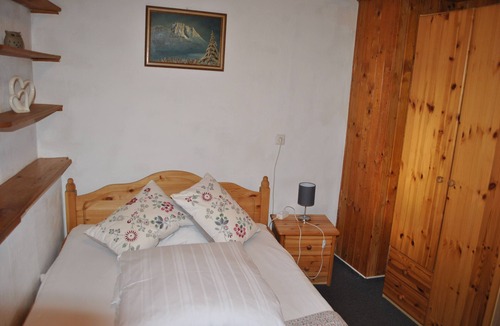 Hallstatt Bed & Breakfast | Single room with mountain view and shared bathroom - Pension Leopoldine