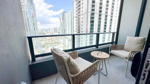 Downtown Miami House | Stylish One Bedroom in the heart of vibrant Downtown- Daily resort fee and parking not included