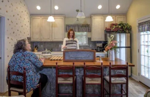 Cottonwood Falls House | Super Comfy and Quiet . . . Newly Built 2 Bedroom, 2 Bath Guesthouse