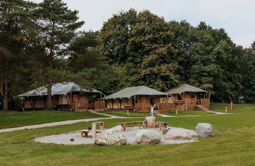 Zeewolde House | Three luxury Glamping Lodges side by side for up to 18 people. Ideal for multiple families holidaying together, each with their own comfort. Wellness included. Glamping Zeewolde.