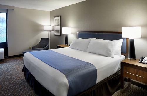 Barton Hotel | Wingate by Wyndham St. Clairsville/Wheeling
