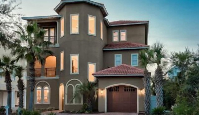 1/2 Block From Private Beach, 7 BR, Remodeled, Theater, Discounted Golf Cart in Miramar Beach