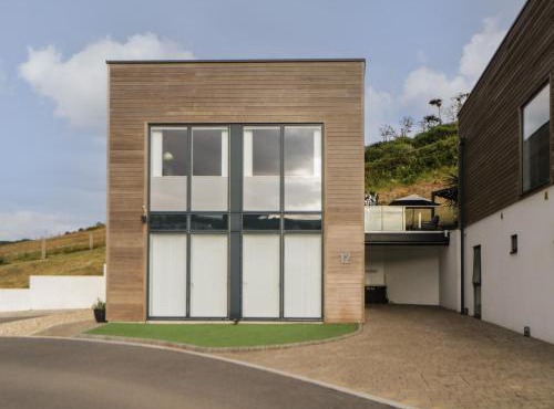 12 Beachdown in Kingsbridge