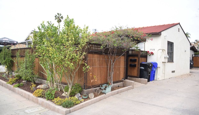 2 bd w/yard in heart of Old Town- WE LOVE PETS! Check our Insta @oldtownvacay in San Diego