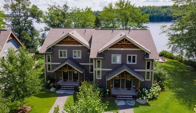 2 bed 1.5 bath Villa on Lake Muskoka in Bracebridge