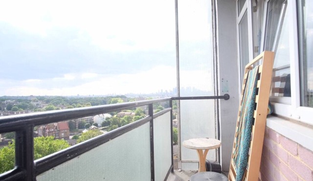 2-Bed Apartment in London Woolwich in London