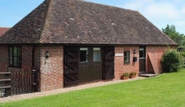 2 bedroom accommodation in Bodsham, near Canterbury in Bilting