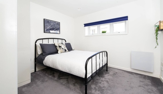 2 BR Flat in SE14 | Near New Cross Station | South London in New Cross Gate