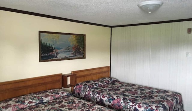 2 Full Beds Non-Smoking in Elwood