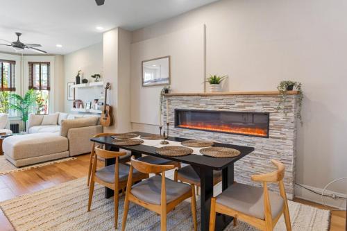 2x King Beds, Fireplace, Private Backyard, Washer, Dryer in Washington