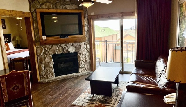 3/14 - 3/21 WESTGATE Gatlinburg-3 BR Villa Sleeps 12 - 12 WATERPARK Passes in Gatlinburg