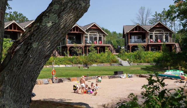 3 + bed 2 bath Villa on Lake Muskoka in Bracebridge