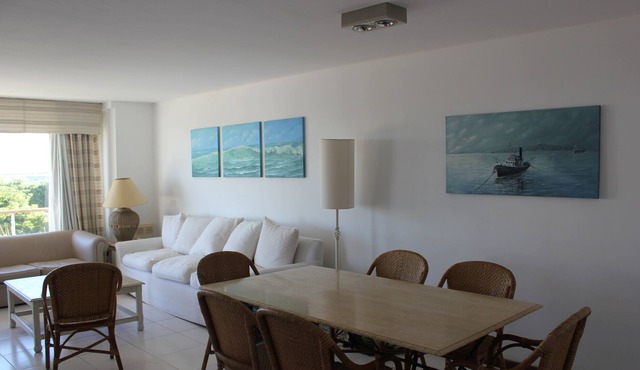 3 Bedroom Suite, Ocean View, Maid and Beach Service, Family Friendly in Punta del Este