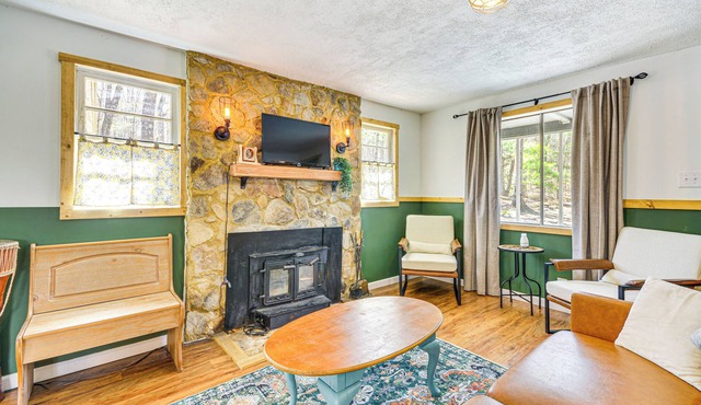 3 Mi to Hanging Rock State Park: Outdoor Haven! in Danbury