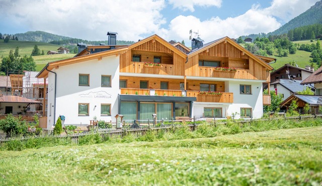 3-Room Apartment Erta with Mountain View, Wi-Fi & Terrace in San Vigilio di Marebbe
