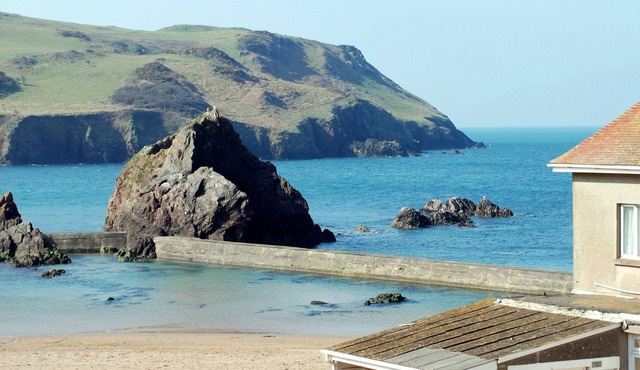 4 ARMADA HOUSE, pet friendly, country holiday cottage in Hope Cove in Kingsbridge