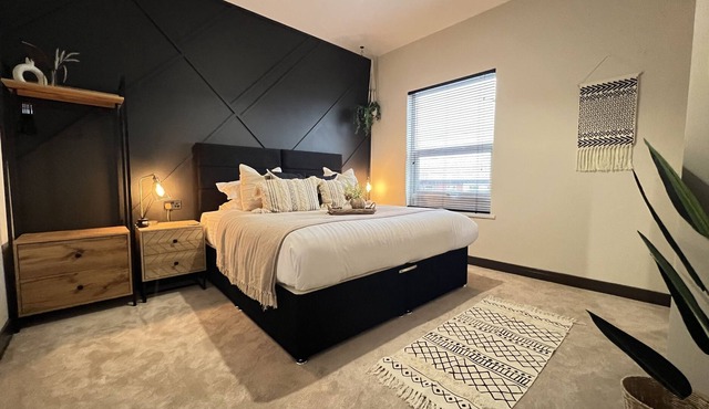 6 bed that sleeps 12 in Holbeck