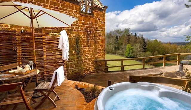A spacious and luxurious retreat for couples near Great Tew in Chipping Norton