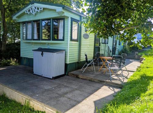 A Tranquil Base for Relaxation and Exploration in Tywyn