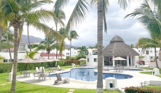 Apartment (second floor) one block from the beach, CLUB SANTIAGO, Manzanillo in Manzanillo