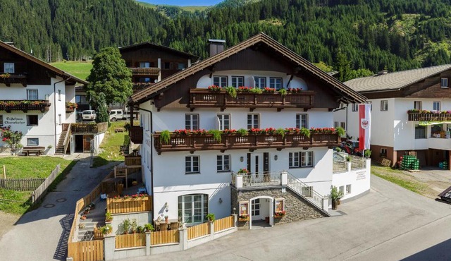 Apartments Gannerhof - 3 stars in Obertilliach